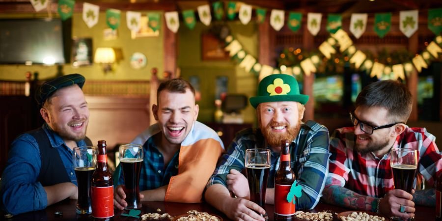 Actividades para Interactuar con la Cultura Irlandesa como Estudiante Extranjero visitar pubs