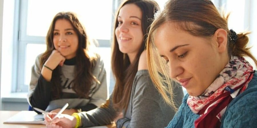 estudiantes en un curso de ingles en irlanda