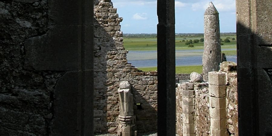 Abadía de Clonmacnoise Inicios