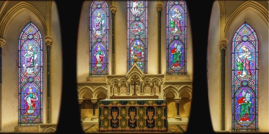 Vitrales en la catedral de Irlanda