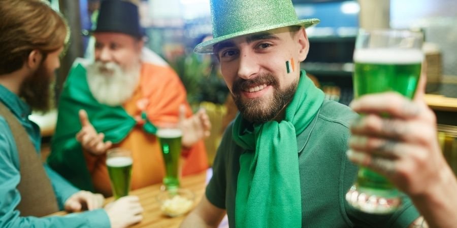 Irlandeses en un bar