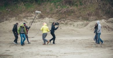 grabacion en la playa de actores famosos irlandeses