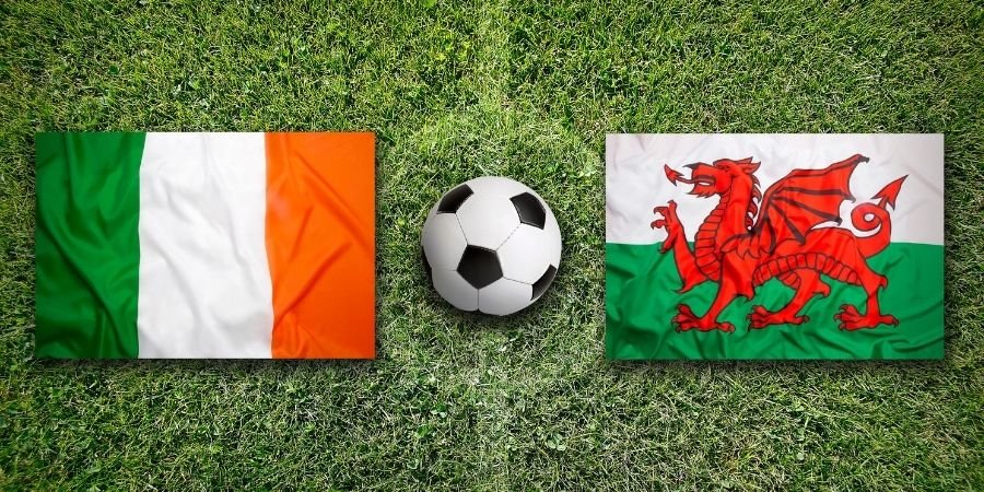 dos banderas que refieren el encuentro deportivo entre dos equipos de futbol irlandes