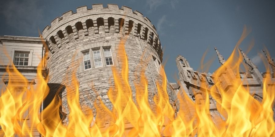 En llamas el Castillo de Dublín